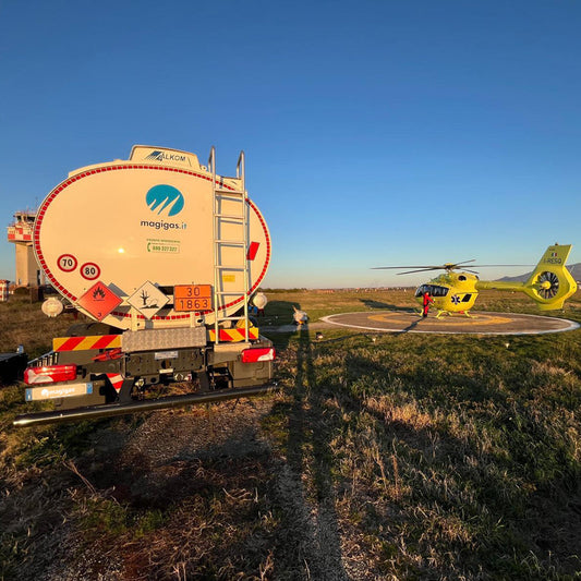 Rifornimento avio su campo